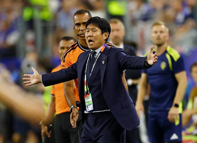 Soccer Football - FIFA World Cup 2026 - Group F - Japan v Sweden - Dallas Stadium, Arlington, Texas, U.S. - June 25, 2026 Japan coach Hajime Moriyasu reacts during the match REUTERS/Issei Kato <저작권자(c) 연합뉴스, 무단 전재-재배포, AI 학습 및 활용 금지>