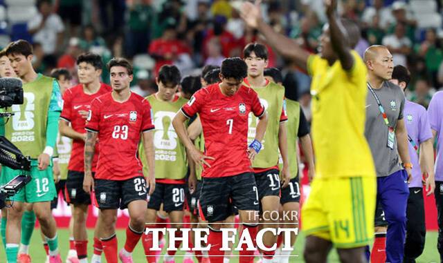 2026 국제축구연맹(FIFA) 북중미 월드컵에서 조별예선 문턱을 넘지 못한 한국의 FIFA 랭킹이 32위까지 추락했다. 대회가 진행될수록 더 떨어질 가능성 있다. /뉴시스