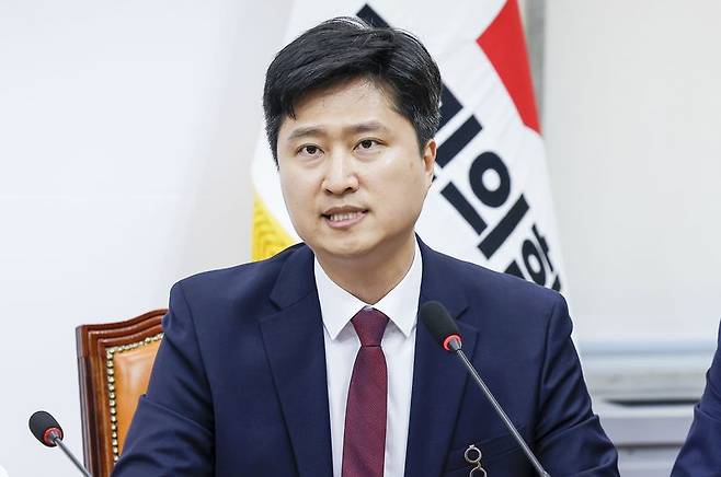 우재준 국민의힘 청년최고위원이 18일 서울 여의도 국회에서 열린 최고위원회의에서 발언하고 있다. 뉴시스