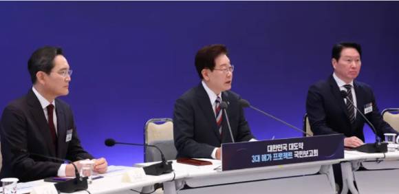 이재명 대통령이 29일 청와대에서 열린 '대한민국 대도약 3대 메가 프로젝트 국민보고회'에서 모두발언을 하고 있다. [사진=청와대사진기자단]