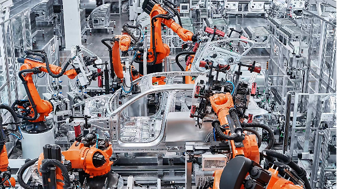 NIO electric vehicle bodies are assembled by German-based KUKA robotic arms. (NIO)