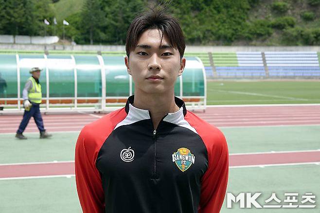 강원 FC 신인선수 이용재. 그의 포지션은 미드필더다. 사진=이근승 기자