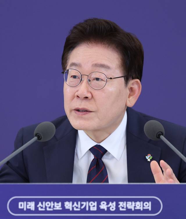 ▲이재명 대통령이 26일 청와대에서 열린 '미래신안보 혁신기업 육성전략' 회의에서 발언하고 있다. ⓒ연합뉴스