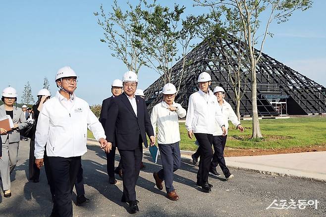 지난 26일 서영학 여수시장 당선인은 윤호중 행정안전부 장관과 함께 2026여수세계섬박람회 준비 현장을 점검했다. 사진제공=여수시