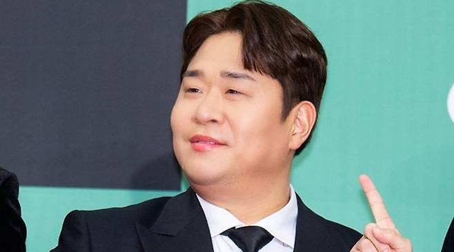 Kim Jung-hwan, the husband of the PUBG couple who appeared on MBCs *Oh Eun-young Report - Love Again*, expressed his gratitude for the continuous help and good deeds shown by cast members including So Yoo-jin and Mun Se-yun. Recently, Mr. Jung shared glimpses of his daily life with his children on his social media, stating that the warm consideration from those around him is a great source of strength.Mr. Jung expressed his appreciation for Mun Se-yuns thoughtful consideration in providing pocket money for his two sons. He also shared an anecdote about how So Yoo-jin, through The Born Korea—headed by Baek Jong-won—had previously shown warmth by sending a generous meal to Mr. Jungs family.So Yoo-jin personally left a comment on Mr. Jungs post, offering affectionate comfort and promising to continue providing food support regularly. Mr. Jung expressed deep gratitude for the thoughtfulness shown and pledged to repay the kindness he received in the future.The Bae-geu couple appeared on Oh Eun-young Report - Love Again last May and shared the heartbreaking story of a husband and wife battling terminal stomach cancer, evoking sympathy from many viewers. Following the broadcast, news of the wifes passing spread, leading to an outpouring of condolences from many people.