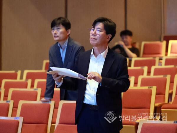 ​'다시 살린 경기예술' 경기아트센터 김상회 사장, "작품 널리 알릴 수 있어 감사"...사진은 현장 점검하는 김상회 사장.(사진=김경수 기자/ 2026. 6.28)​