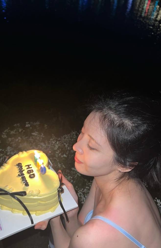 Seohyun, a member of the group Girls Generation and an actress, celebrated her birthday by sharing glimpses of her daily life on social media and expressing her gratitude to her fans. The post garnered attention for featuring photos of Seohyun celebrating her birthday with a ribbon, along with warm congratulatory messages from her fellow Girls Generation members.On the 28th, Seohyun shared several photos of herself enjoying her birthday on her social media. In the photos, Seohyun is seen wearing a pink ribbon in her hair and holding a cake while smiling happily.Upon seeing this, Girls Generation members Sooyoung and Yuri left comments, sincerely congratulating the youngest member, Seohyun, on her birthday. The members unchanging friendship brought warmth to many fans.Meanwhile, Seohyun, born in 1991, is preparing to meet audiences through the film *Finding the King*, which is scheduled for release in the second half of the year.