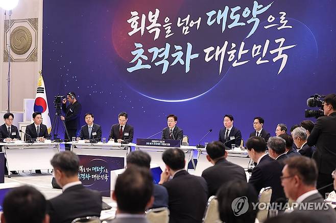 이재명 대통령, 3대 메가프로젝트 국민보고회 (서울=연합뉴스) 한상균 기자 = 이재명 대통령이 29일 청와대에서 열린 3대 메가프로젝트 국민보고회에서 발언하고 있다. 2026.6.29 [청와대통신사진기자단] xyz@yna.co.kr