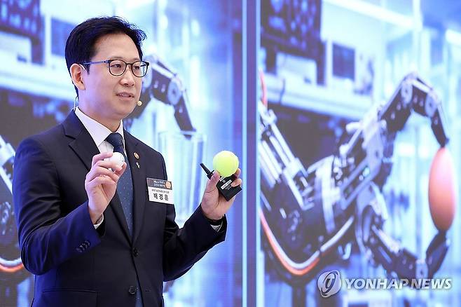 정책발표하는 배경훈 부총리 (서울=연합뉴스) 한상균 기자 = 배경훈 부총리 겸 과학기술정보통신부 장관이 29일 청와대에서 이재명 대통령 주재로 열린 3대 메가프로젝트 국민보고회에서 정책을 발표하고 있다. 2026.6.29 [청와대통신사진기자단] xyz@yna.co.kr