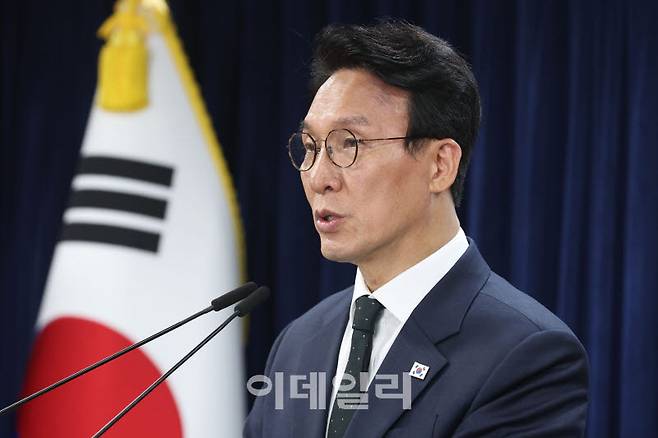 김민석 국무총리가 지난 25일 서울 종로구 세종대로 정부서울청사에서 정부의 검찰개혁 방향 관련 브리핑을 하고 있다. (사진=이데일리 이영훈 기자)
