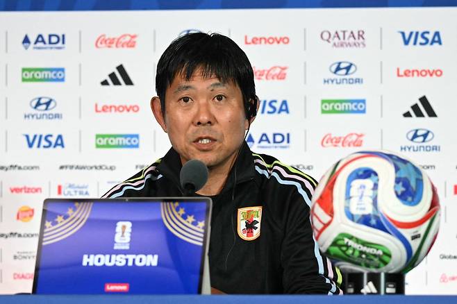 출처:연합뉴스 / 브라질전 패배 후 기자회견하는 모리야스 하지메 감독