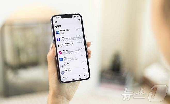 사진은 아이폰에 표시되는 RCS 기업 메시징 모습. (KT 제공)