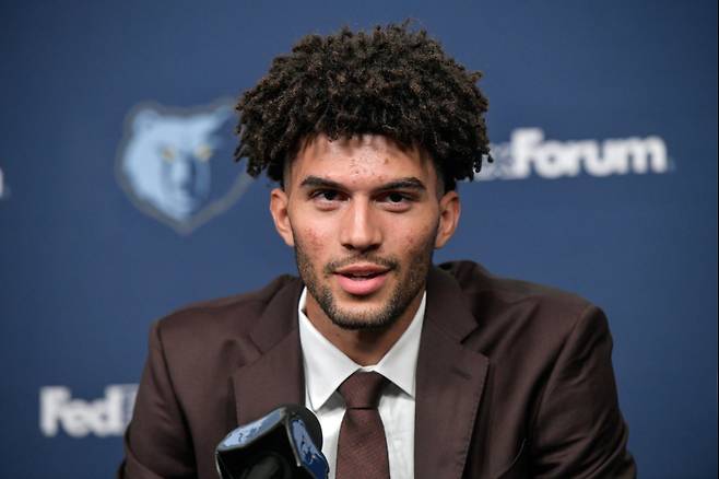 <yonhap photo-2530=""> Newly drafted Memphis Grizzlies player Cameron Boozer participates in an introductory news conference at the NBA basketball team's facility Thursday, June 25, 2026, in Memphis, Tenn. (AP Photo/Brandon Dill)/2026-06-26 07:44:14/ <저작권자 ⓒ 1980~2026 ㈜연합뉴스. 무단 전재 재배포 금지, AI 학습 및 활용 금지></yonhap>