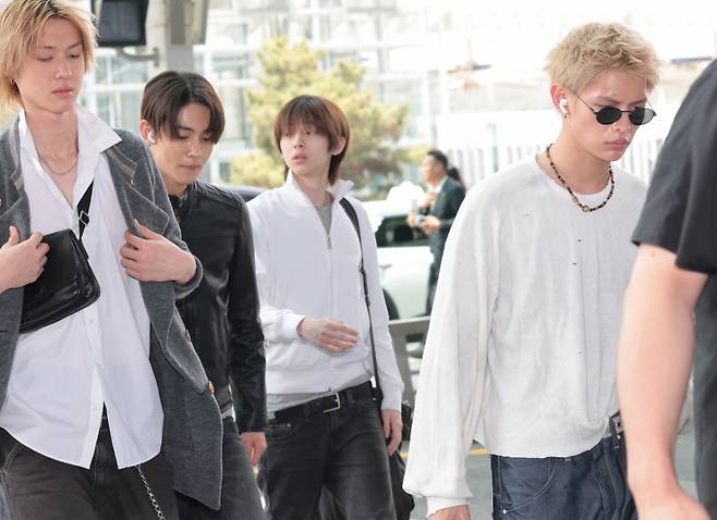 프랑스 파리 샤를드골공항에서 인천으로 오는 항공편이 한 아이돌그룹의 지각 탑승으로 40분간 지연된 사실이 알려졌다. /사진=뉴스1