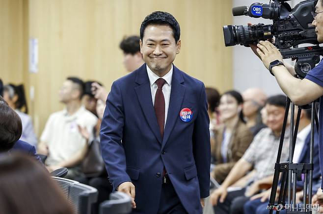 [서울=뉴시스] 정병혁 기자 = 장동혁 국민의힘 대표가 29일 서울 여의도 국회 의원회관에서 열린 국민의힘 대외협력위원회 청년주권포럼 출범식 좌담회 '올공 2030 청년들에게 주권 회복 해결책을 묻다'에 참석하고 있다. 2026.06.29. jhope@newsis.com /사진=정병혁
