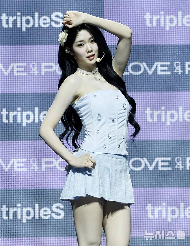 [서울=뉴시스] 김혜진 기자 = 그룹 트리플에스 공유빈이 1일 오후 서울 용산구 블루스퀘어에서 열린 ASSEMBLE26 'LOVE & POP' 파트 1 발매 기념 쇼케이스에서 포즈를 취하고 있다. 2026.06.01. jini@newsis.com