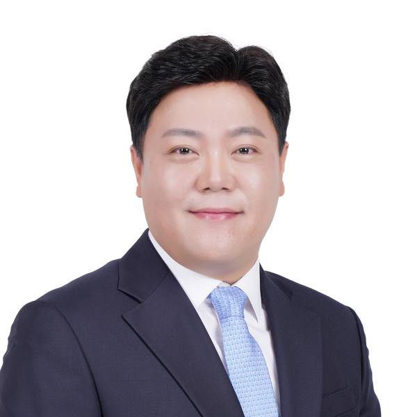 제10대 오산시의회 전반기 부의장으로 선출된 정윤영 의원. [사진=오산시의회]
