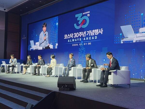 1일 서울 여의도 콘래드호텔에서 열린 코스닥시장 30주년 기념식 '코스닥 시장 발전 방안 토론회'에서 참석자들이 의견을 개진하고 있다. [출처= 최수진 기자]