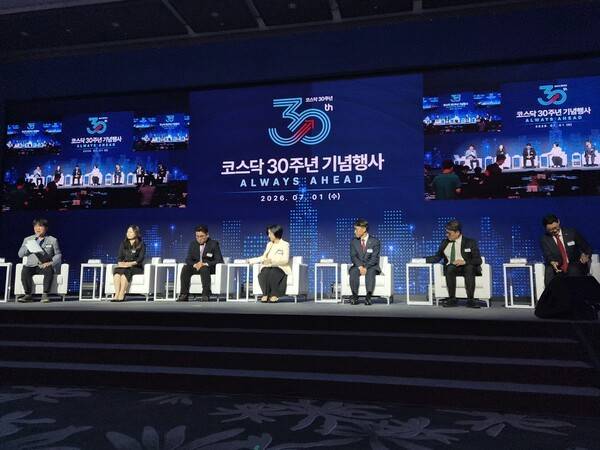 1일 서울 여의도 콘래드호텔에서 열린 코스닥시장 30주년 기념식 '코스닥 시장 발전 방안 토론회'에서 참석자들이 의견을 개진하고 있다. [출처= 최수진 기자]