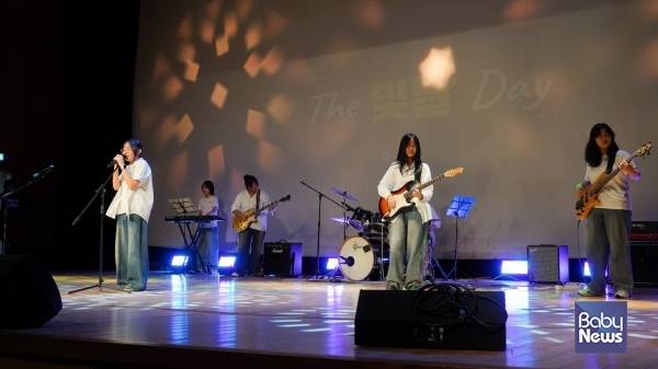 'The 빛날 Day' 'The 빛날 Day' 축제, 청소년동아리 무대. ⓒ시소센터