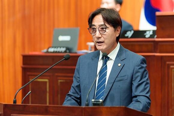 군산시의회 전반기를 이끌 서동수 의장  [사진=군산시의회 ]