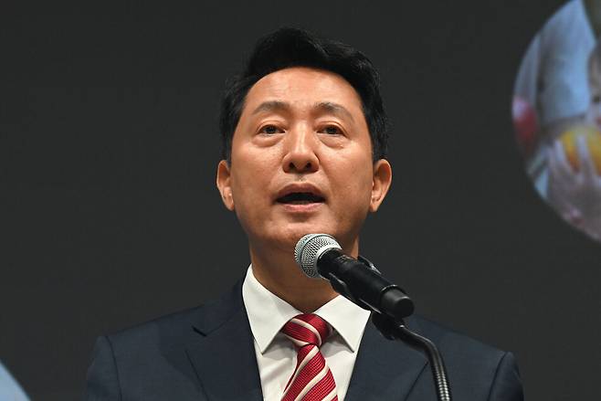 오세훈 서울시장이 1일 서울 중구 시청에서 열린 취임식에서 취임사를 하고 있다. 연합뉴스
