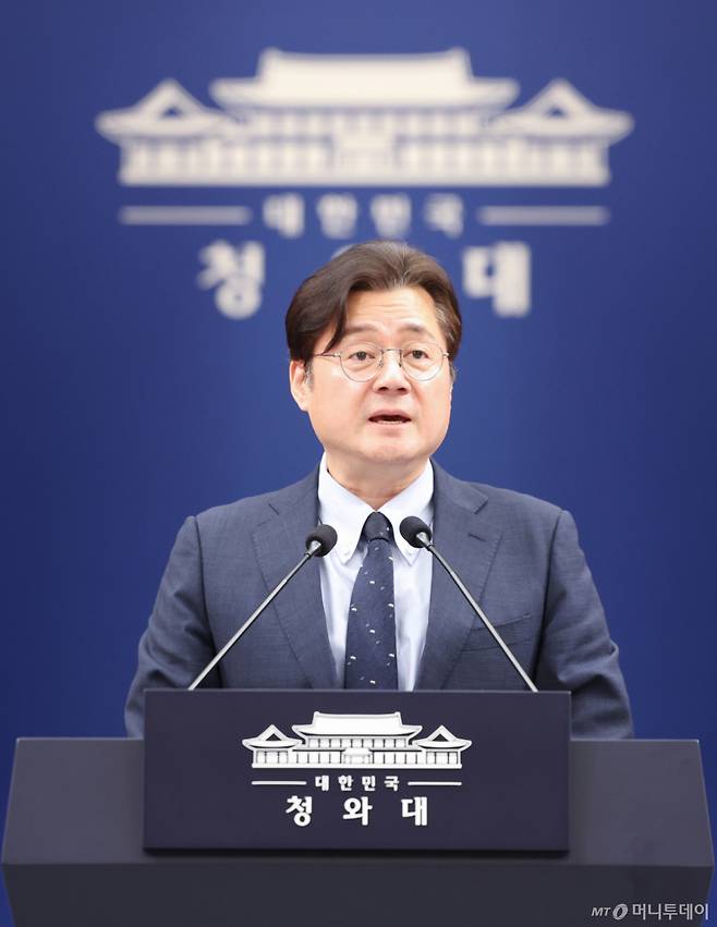(서울=뉴스1) 허경 기자 = 홍익표 정무수석이 4일 청와대 춘추관에서 '조작기소 특검법' 관련 현안 브리핑을 하고 있다. 2026.5.4/뉴스1  Copyright (C) 뉴스1. All rights reserved. 무단 전재 및 재배포,  AI학습 이용 금지. /사진=(서울=뉴스1) 허경 기자