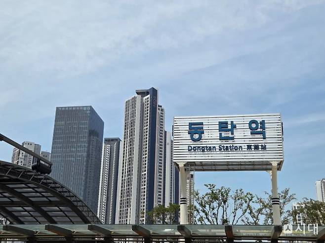 정부가 동탄을 비롯한 수도권 일부 지역을 규제지역으로 지정했다. 부동산 거래현장에선 규제 전 막차 움직임도 활발하다. 사진은 SRT 동탄역 전경. /사진=이화랑 기자