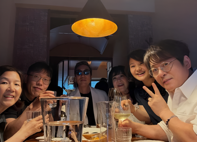 Broadcaster Choi Youra has garnered attention by sharing a photo on her social media of a gathering with fellow entertainers, including Kim Je-dong. In the photo, Kim Je-dong appeared somewhat gaunt compared to before, drawing interest from fans.The photo released by Choi Youra captures prominent figures from the broadcasting and music industries—such as Lee Sung-mi, Lee Moon-se, Noh Sa-yeon, and Shin Seung-hun—enjoying a meal together. Choi Youra expressed deep affection for them and added a message wishing them good health.Kim Je-dong has suspended official broadcasting activities for approximately two years since his appearance on MBC Every1s Gomin Sunsak: It Was There, But It Wasnt in 2024. Instead of appearing on television, he has been continuing his activities primarily through offline performances.Recently, Kim Je-dong held a talk concert titled Thinking You Dont Even Know THE Kim Je-dong at Seongam Art Hall from the 20th to the 28th of last month, taking the time to interact directly with the audience.