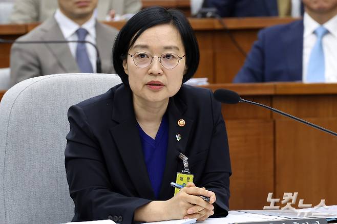 한성숙 국무총리 후보자가 26일 서울 여의도 국회에서 열린 인사청문회에서 의원 질의에 답변을 하고 있다. 윤창원 기자