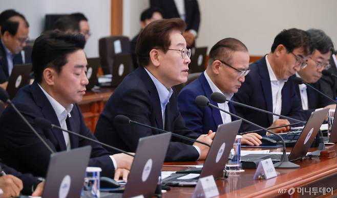 (서울=뉴스1) 이재명 기자 = 이재명 대통령이 2일 청와대에서 열린 수석보좌관회의에서 발언하고 있다 (청와대통신사진기자단) 2026.7.2/뉴스1  Copyright (C) 뉴스1. All rights reserved. 무단 전재 및 재배포,  AI학습 이용 금지. /사진=(서울=뉴스1) 이재명 기자