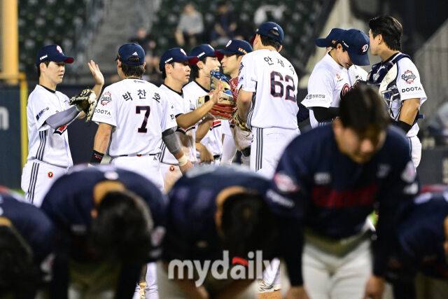 2일 서울 잠실야구장에서 열린 '2026 신한 SOL KBO리그' 롯데 자이언츠와 두산 베어스 경기. 두산이 8-3으로 롯데에 승리해 위닝시리즈를 달성했다./한혁승 기자