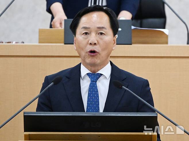[전남광주=뉴시스] 김광수 조국혁신당 전남광주통합특별시 남구의원이 2일 남구의회 제321회 임시회 제1차 본회의에서 의사발언을 하고 있다. 2026.07.02. lhh@newis.com