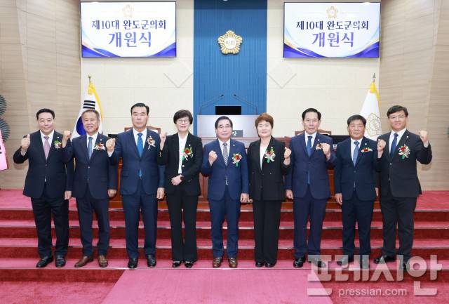 ▲제10대 완도군의회 개원식에서 기념사진 촬영을 하고있다.2026.07.02ⓒ완도군의회