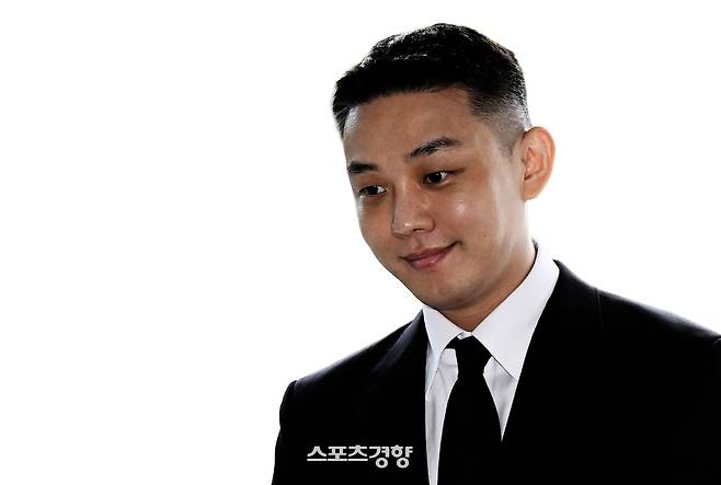 마약 투약 등의 혐의로 징역형의 집행유예를 받은 배우 유아인. 경향신문 자료사진