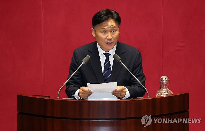 당선 인사하는 김영진 행안위원장 [연합뉴스 자료사진]