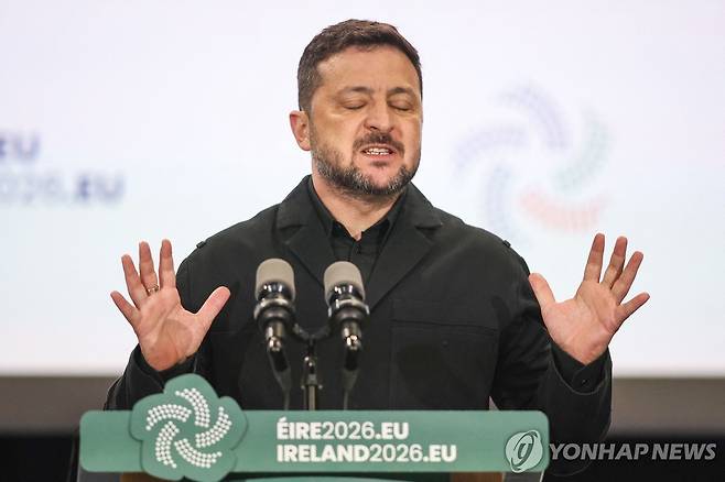 1일(현지시간) 아일랜드 더블린에서 기자회견 하는 볼로디미르 젤렌스키 우크라이나 대통령 [AFP=연합뉴스. 재판매 및 DB 금지]