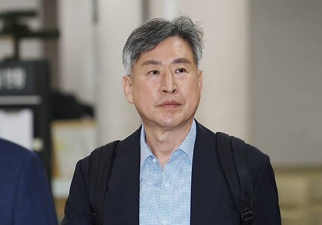 계엄에 해양경찰청을 가담시키려 한 의혹을 받는 김종욱 전 해경청장이 3일 서울 서초구 서울중앙지방법원에서 열린 구속 전 피의자 심문(영장실질심사)에 출석하고 있다. (사진=연합뉴스)