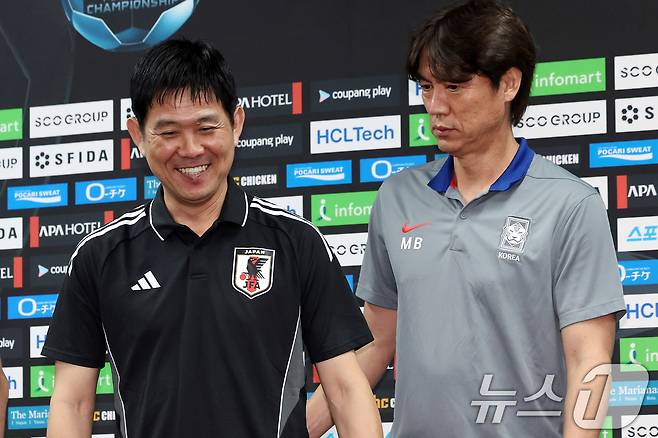 대한민국 홍명보 감독(오른쪽)과 일본 모리야스 하지메 감독. 2025.7.6 ⓒ 뉴스1 이동해 기자