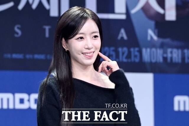 MBC 일일드라마 '첫 번째 남자' 에서 1인 2역으로 열연한 함은정이 종영 소감을 공개했다. 사진은 함은정이 지난 12월 서울 마포구 상암동 MBC에서 열린 ‘첫번째 남자’ 제작발표회에 참석해 포즈를 취하고 있는 모습. /서예원 기자