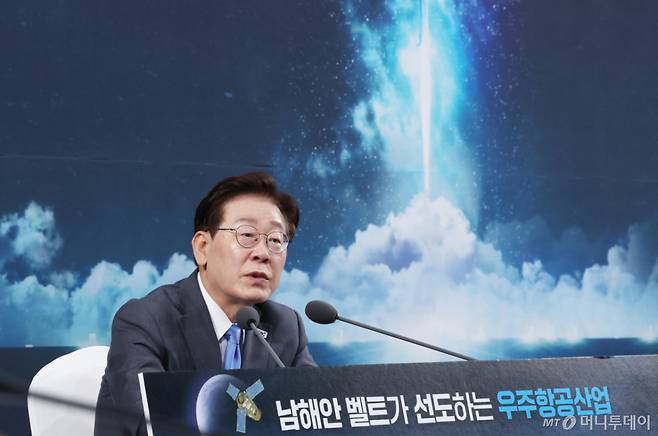[진주=뉴시스] 조성봉 기자 = 이재명 대통령이 3일 경남 진주에서 열린 제5회 국가우주위원회 회의에서 발언을 하고 있다. 2026.07.03. suncho21@newsis.com /사진=류현주