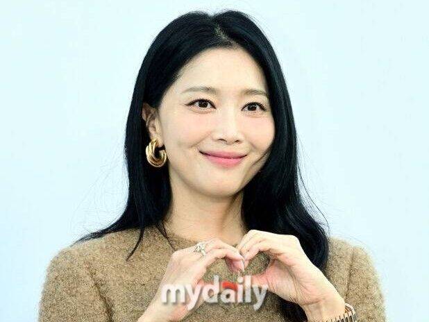 오윤아 재혼 웨딩드레스 화제｜남편 직업&middot;결혼식&middot;아들 민이&middot;나이&middot;프로필 총정리