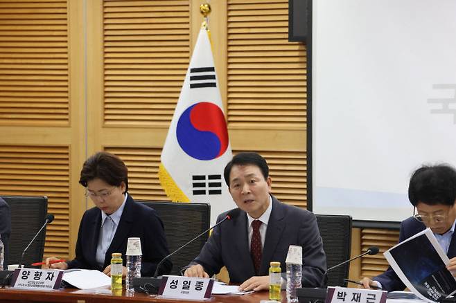 성일종 국회의원은 3일 국회 의원회관 제2세미나실에서 국민의힘 반도체·AI 첨단산업특별위원회와 공동으로 '반도체, 대한민국 국방·외교·안보 전략자산'을 주제로 정책토론회를 개최했다.(사진=성일종 국회의원실 제공)
