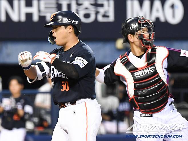 1위 LG 마운드 무너뜨린 한화 4번 타자 강백호.