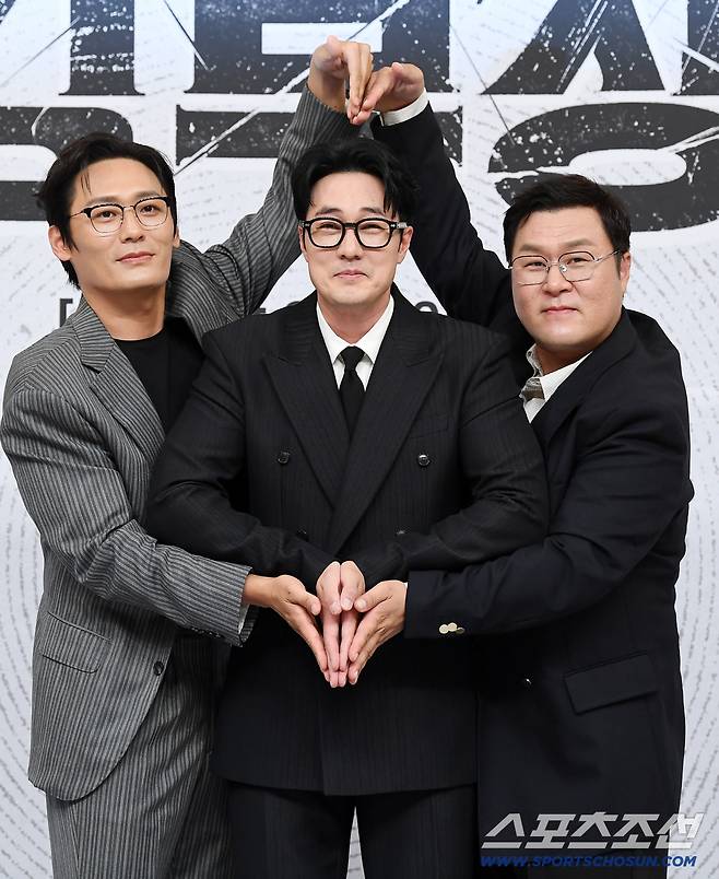 SBS 드라마 '김부장' 제작발표회가 25일 오후 서울 목동 SBS에서 열렸다. 최대훈, 소지섭, 윤경호가 포즈 취하고 있다. 정재근 기자 cjg@sportschosun.com/2026.6.25/