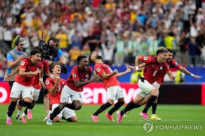 승리에 기뻐하는 이집트 선수들. [AP = 연합뉴스]