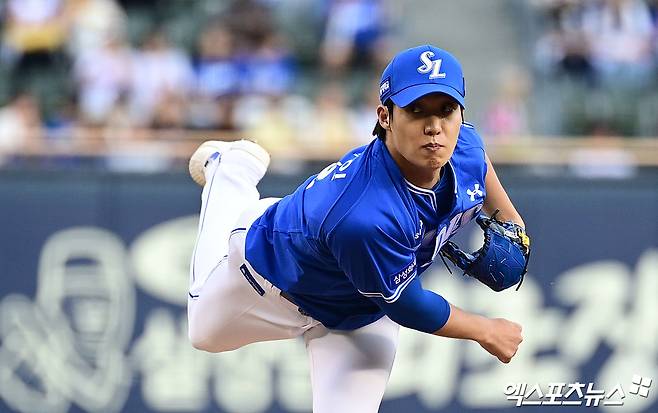 13일 오후 서울 송파구 잠실야구장에서 열린 '2026 신한 SOL Bank KBO리그' 삼성 라이온즈와 LG 트윈스의 경기, 1회말 삼성 선발투수 원태인이 역투하고 있다. 엑스포츠뉴스 DB