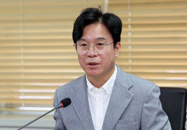 김영훈 고용노동부 장관이 지난 2일 전남광주통합특별시 광산구 한국광기술원에서 열린 전남광주 반도체 인력양성 간담회에서 발언하고 있다. 연합뉴스