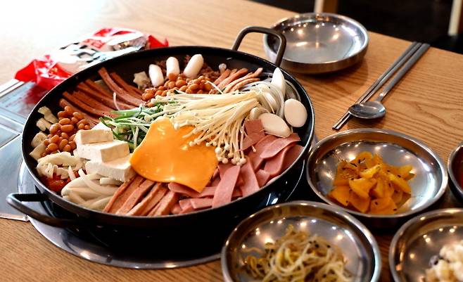 부대찌개. 한국관광공사