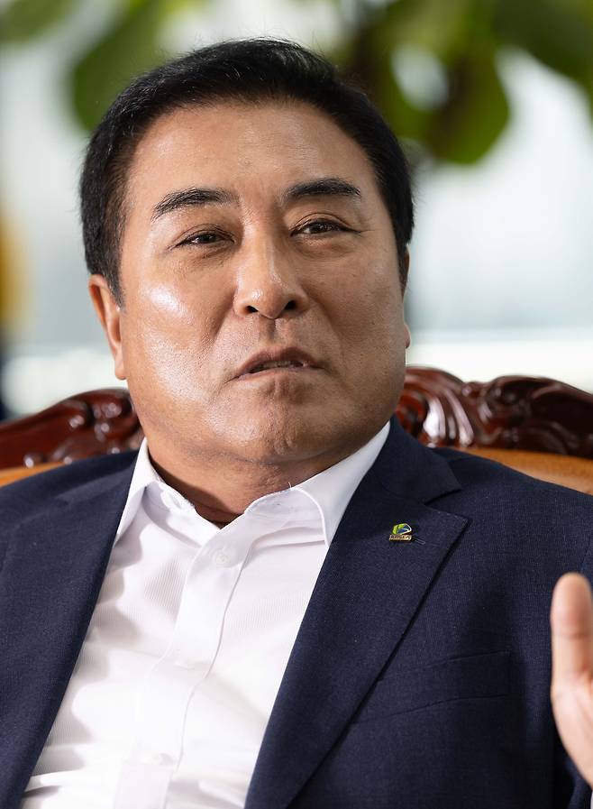 윤학수 대한전문건설협회장이 지난 6월 29일 오후 서울 동작구 전문건설회관에서 인터뷰를 하고 있다. 윤창빈 기자